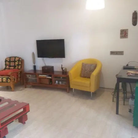 Amplio Espacio Privado Con Patio 招待所 拉加里加