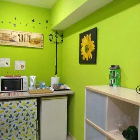 Amplio Espacio Privado Con Patio *